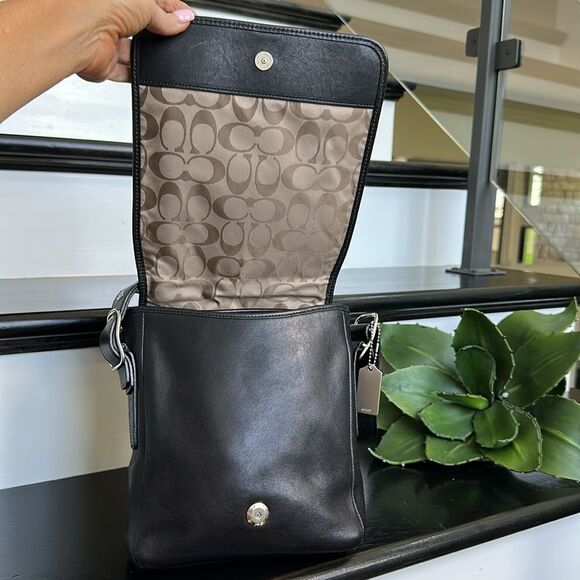 Coach genuine Leather Legacy Studio Flap Bag
Crossbody Shoulder Bag 9335 new - Picture 8 of 14